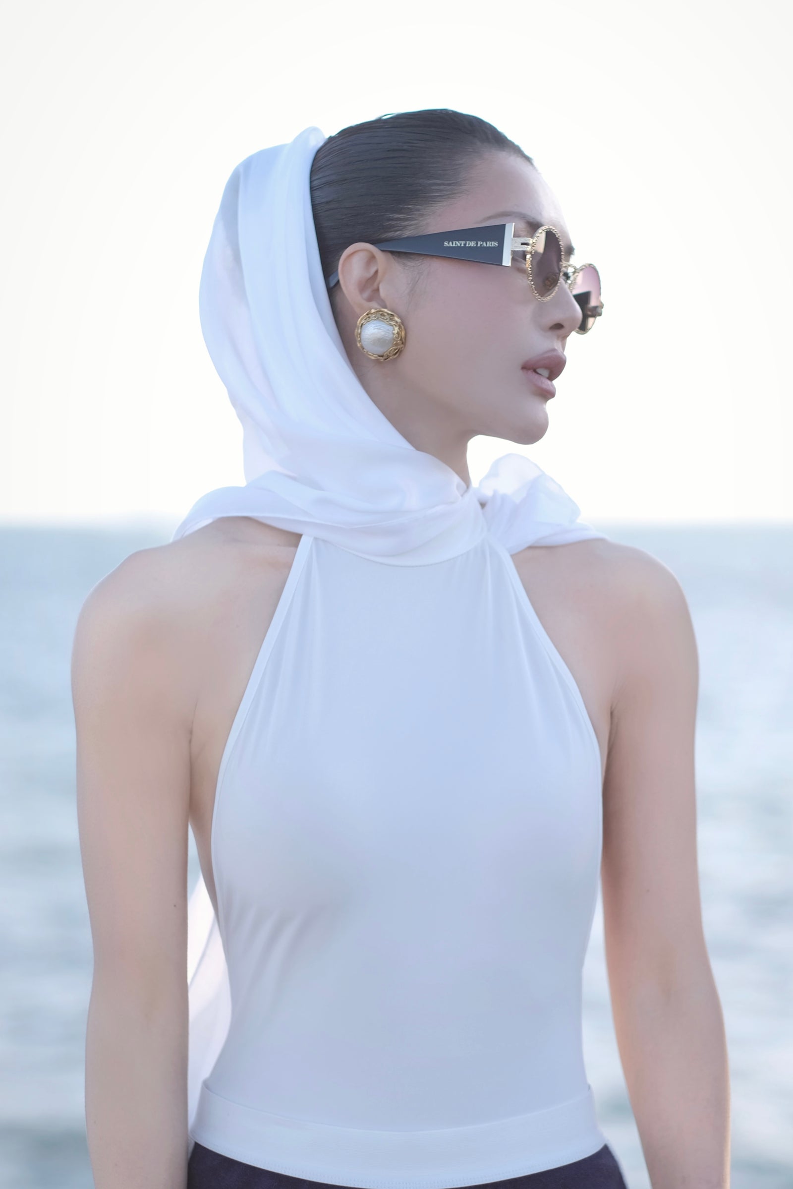 SAINT DE PARIS - GABRIELLE BLACK GOLD SUNGLASSES